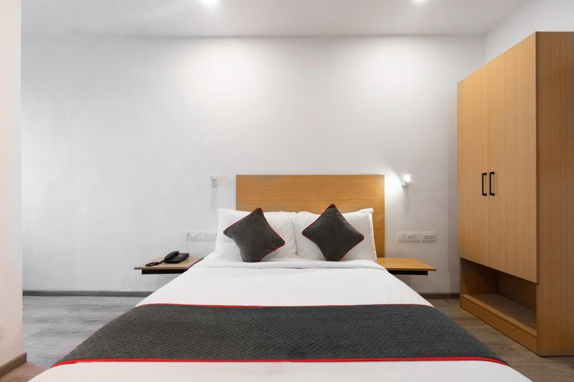 Townhouse Hotel Mannat International Колката Екстер'єр фото